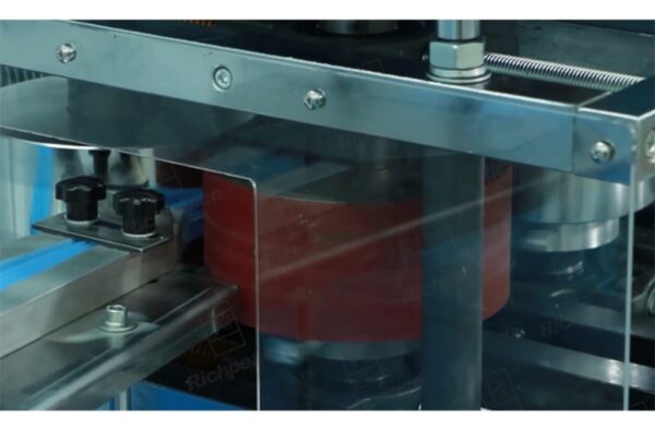 Disposable Bouffant Cap Machine - Image 3