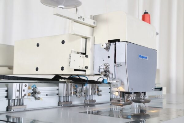 Bidirectional Positive Stitch Sewing Machine - Image 4